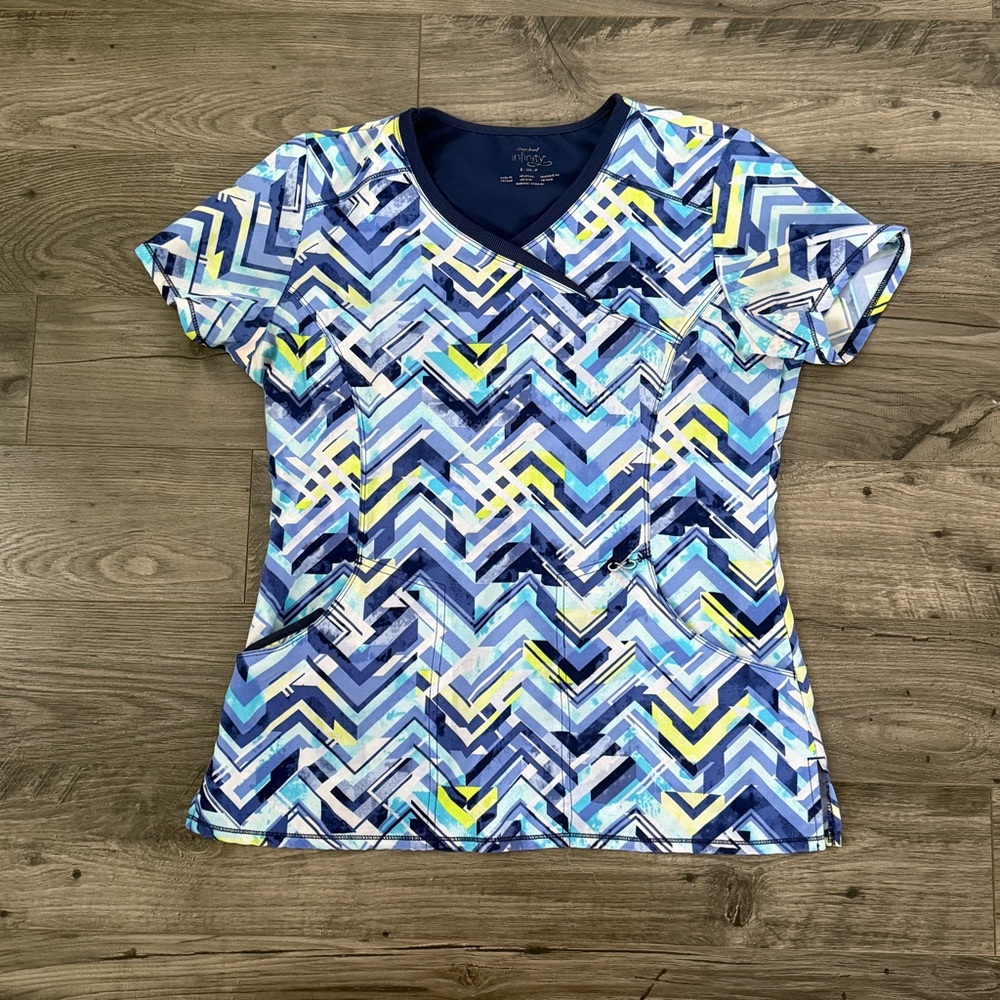 Women’s Cherokee Infinity Scrub V-Neck Top, Patterned  Blue, Green, White Size S